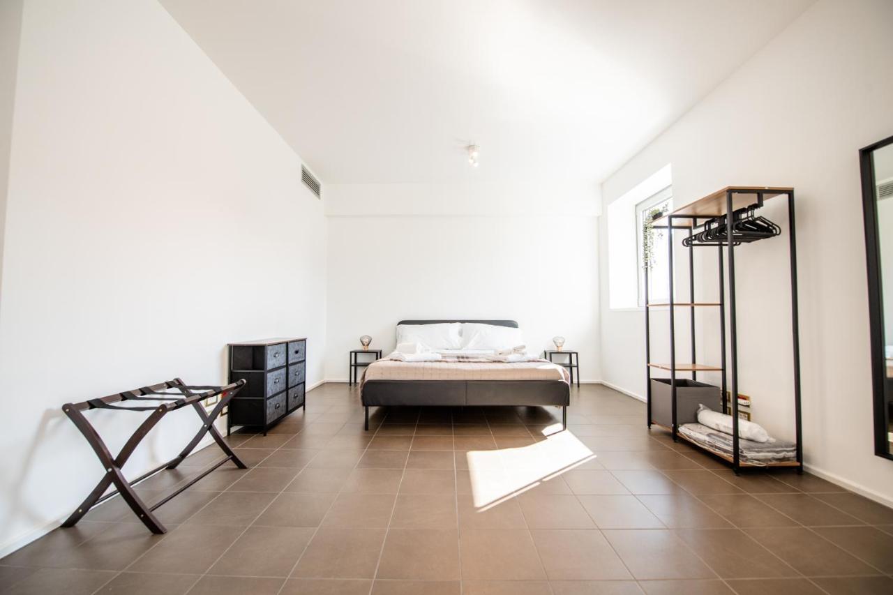 350 M Dalla Stazione L Parcheggio Free L Nova Loft Parma Exterior foto